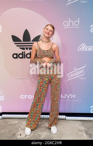 Berlin, Deutschland. September 2021. Trixi Giese kommt zur Adidas-Show im Kraftwerk. Die About You, die Re-Fashion Week, ist seit 2021 Teil der Berlin Fashion Week. About You Fashion Week läuft vom 11. Bis 15. September 2021. Quelle: Gerald Matzka/dpa/Alamy Live News Stockfoto