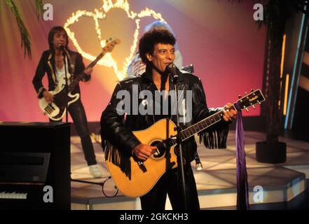 MUNGO JERRY, britische Rock und Blues Band mit Sänger und Gitarrist Ray Dorset, ZDF TV Auftritt um 1998. Mungo Jerry, British Rock and Blues Band mit Sänger und Gitarrist Ray Dorset, ZDF-TV-Auftritt um 1998. Stockfoto