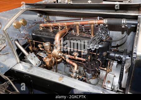 Nahaufnahme eines 7.4-Liter-Rolls Royce Silver Ghost Engine mit 6 Zylindern, ausgestellt auf der London Classic Car Show 2021 Stockfoto