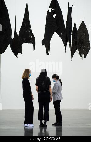 London, Großbritannien. 14. September 2021. Ibrahim Mahamas Kunstwerk ‘Lazarus, in der White Cube Bermondsey Gallery in London, wo morgen seine Ausstellung ‘Lazarus’ eröffnet wird. Bilddatum: Dienstag, 14. September 2021. Bildnachweis sollte lauten: Matt Crossick/Empics/Alamy Live News Stockfoto