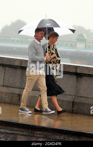 London, Großbritannien. September 2021. Regen auf der Putney Bridge. Kredit: JOHNNY ARMSTEAD/Alamy Live Nachrichten Stockfoto