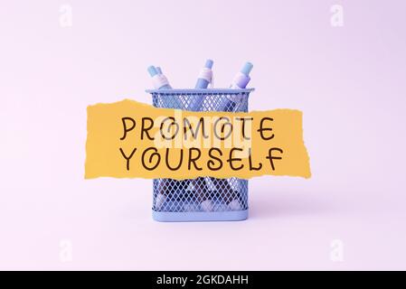 Handschriftentext fördern Sie sich selbst. Konzeptionelles Foto der Akt oder die Praxis der Förderung von eigenen Interessen Tidy Workspace Setup Schreibtischtools Stockfoto