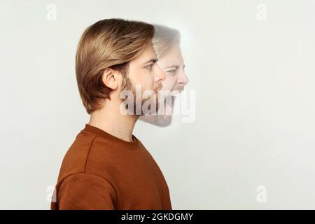 Profil Seitenansicht Porträt von zwei konfrontiert bärtigen Mann in ruhiger ernst und wütend schreienden Ausdruck. Verschiedene Emotionen innerhalb und außerhalb Stimmung von peopl Stockfoto