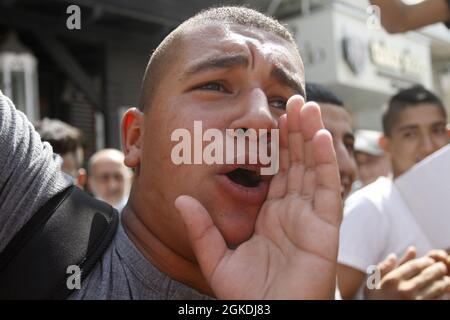 Jenin, Palästina. September 2021. Ein Palästinenser sah während der Solidaritätsdemonstration mit palästinensischen Gefangenen, die in israelischen Gefängnissen vor den Büros des Internationalen Komitees vom Roten Kreuz in der Stadt Jenbin festgehalten wurden, Schreie. (Foto von Nasser Ishtayeh/SOPA Images/Sipa USA) Quelle: SIPA USA/Alamy Live News Stockfoto