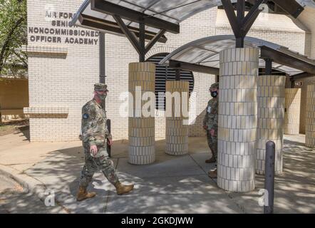Maxwell AFB, Ala. - Chief Master Sergeant der Space Force Roger A. Towberman kommt bei der Air Force Senior NonCommissioned Officer Academy an, 22. März 2021. Stockfoto