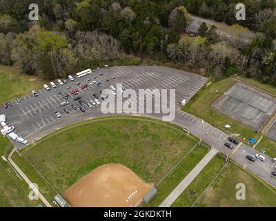 Soldaten der Alabama National Guard impfen am 23. März 2021 Bürger des Sumter County im Jaycee Park in Livingston Alabama. Stockfoto