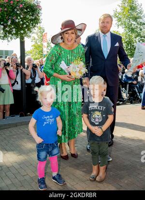 Heeten, Niederlande. September 2021. König Willem-Alexander und Königin Maxima der Niederlande am 13. September 2021 im Kultushuis Trefpunt in Heeten, während eines regionalen Besuchs in Salland Quelle: Albert Nieboer/Netherlands OUT/Point de Vue OUT/dpa/Alamy Live News Stockfoto