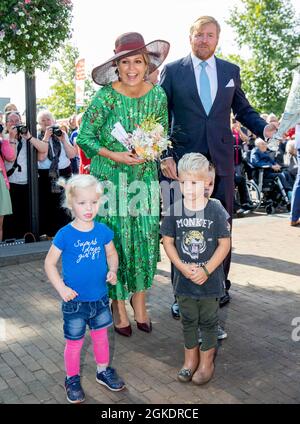 Heeten, Niederlande. September 2021. König Willem-Alexander und Königin Maxima der Niederlande am 13. September 2021 im Kultushuis Trefpunt in Heeten, während eines regionalen Besuchs in Salland Quelle: Albert Nieboer/Netherlands OUT/Point de Vue OUT/dpa/Alamy Live News Stockfoto