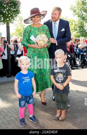 Heeten, Niederlande. September 2021. König Willem-Alexander und Königin Maxima der Niederlande am 13. September 2021 im Kultushuis Trefpunt in Heeten, während eines regionalen Besuchs in Salland Quelle: Albert Nieboer/Netherlands OUT/Point de Vue OUT/dpa/Alamy Live News Stockfoto