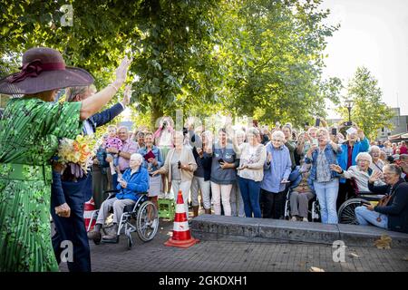 HEETEN - Königin Maxima und König Willem-Alexander besuchen das Budget der Bürger. Königin Maxima und König Willem-Alexander besuchen am 14. September 2021 den regionalen Besuch im südlichen Teil von Salland in Overijssel. Foto von Robin Utrecht/ABACAPRESS.COM Stockfoto