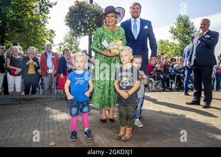 HEETEN - Königin Maxima und König Willem-Alexander besuchen das Budget der Bürger. Königin Maxima und König Willem-Alexander besuchen am 14. September 2021 den regionalen Besuch im südlichen Teil von Salland in Overijssel. Foto von Robin Utrecht/ABACAPRESS.COM Stockfoto