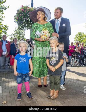 HEETEN - Königin Maxima und König Willem-Alexander besuchen das Budget der Bürger. Königin Maxima und König Willem-Alexander besuchen am 14. September 2021 den regionalen Besuch im südlichen Teil von Salland in Overijssel. Foto von Robin Utrecht/ABACAPRESS.COM Stockfoto