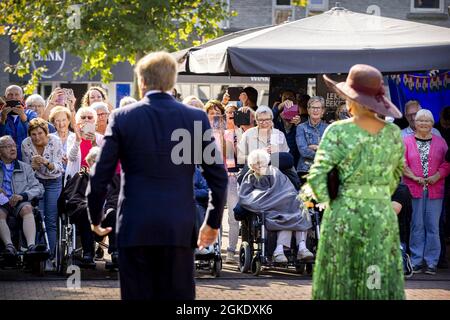 HEETEN - Königin Maxima und König Willem-Alexander besuchen das Budget der Bürger. Königin Maxima und König Willem-Alexander besuchen am 14. September 2021 den regionalen Besuch im südlichen Teil von Salland in Overijssel. Foto von Robin Utrecht/ABACAPRESS.COM Stockfoto