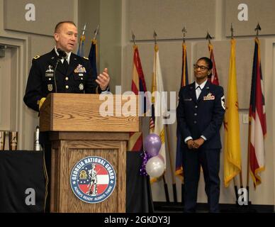 General Thomas Carden, Adjutant General von Georgien, gibt während der Zeremonie des Frauengeschichtemonats der Nationalgarde in Georgien am 25. März 2021 in Marietta, Georgien, Eröffnungsansprache. Der Women’s History Month ist eine Feier der Beiträge von Frauen zur militärischen Geschichte der USA und Georgiens. Stockfoto