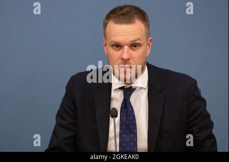 Riga, Lettland. September 2021. Der litauische Außenminister Gabrielius Landsbergis spricht während einer Pressekonferenz am 13. September 2021 in Riga, Lettland. Die Außen- und Verteidigungsminister Polens und der baltischen Länder (Estland, Lettland und Litauen) trafen sich hier am Montag, um sicherheitspolitische Fragen und regionale Herausforderungen zu diskutieren, sagte das lettische Außenministerium. Quelle: Edijs Palens/Xinhua/Alamy Live News Stockfoto