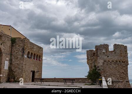 Termoli. Einblicke in die Altstadt. Termoli ist eine italienische Stadt mit 32 953 Einwohnern in der Provinz Campobasso in Molise. Termoli liegt entlang Stockfoto