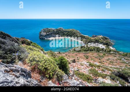 Blick auf Anthony Quinn Bay, Faliraki, Rhodos, Dodekanes, Griechenland Stockfoto