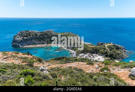 Blick über die Küste von Rhodos, Anthony Quinn Bay, Paralia Antoni Kouin, Rhodos, Dodekanes, Griechenland Stockfoto