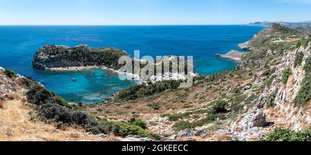 Blick über die Küste von Rhodos, Anthony Quinn Bay, Paralia Antoni Kouin, Rhodos, Dodekanes, Griechenland Stockfoto