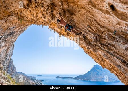 Grande Grotta, Armeos Sektor, Bleiklettern, Sportklettern, Kalymnos, Dodekanes, Griechenland Stockfoto