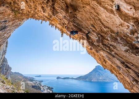 Grande Grotta, Armeos Sektor, Bleiklettern, Sportklettern, Kalymnos, Dodekanes, Griechenland Stockfoto