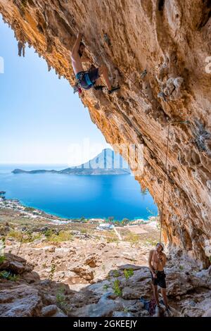 Grande Grotta, Armeos Sektor, Bleiklettern, Sportklettern, Kalymnos, Dodekanes, Griechenland Stockfoto