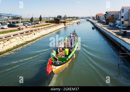 Moliceiro auf dem Kanal Sao Roque, Aveiro, Venedig von Portugal, Beira Littoral, Portugal Stockfoto