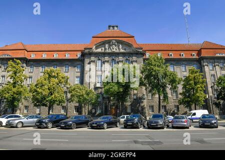 Polizeiabteilung 24 der Polizeidirektion 2, ehemaliges Polizeipräsidium, Kaiserdamm 1, Charlottenburg, Berlin, Deutschland Stockfoto