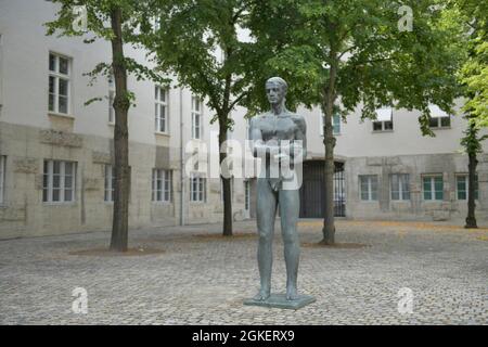 Statue von Richard Scheibe, Bundesministerium der Verteidigung, Bendlerblock, Gedenkstätte Deutscher Widerstand, Stauffenbergstraße, Tiergarten, Mitte Stockfoto