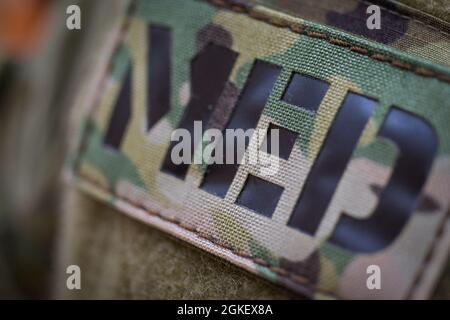 Der medizinische Einsatzbereich liegt auf dem Arm der US Air Force Staff Sgt. Victoria Goluszka, 182. Medizinische Gruppe, Luft- und Raumfahrttechnikerin an der Byron High School, Byron, Illinois, 1. April 2021. Goluszka dient derzeit in der Illinois National Guard zur Verabreichung von COVID-19-Impfungen an Bewohner von Illinois. Stockfoto