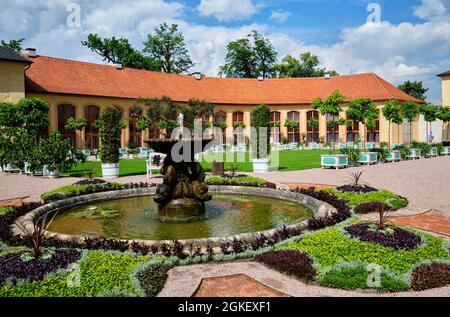 Delfinbrunnen und Orangerie, Schlosspark Belvedere, Weimar, Thüringen, Deutschland Stockfoto