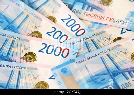 Russische Banknoten von 2000 Rubel. Hintergrund für die Wirtschaft Russlands Stockfoto