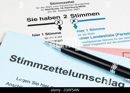 2021-09-14 Hamburg, Deutschland: Stimmzettel und Briefumschlag für die Bundestagswahl in Deutschland 2021 Stockfoto