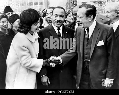 Dr. & Mrs. Martin Luther King Jr., begrüßt von dem Bürgermeister von New York City, Robert Wagner, New York City, New York, USA, Phil Stanziola, New York World-Telegram & Sun Photo Collection, 1964 Stockfoto