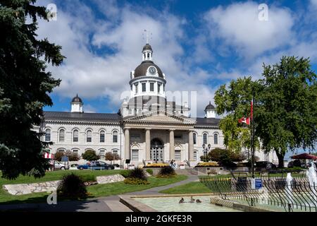 Kingston, Ontario, Kanada - 3. September 2021: Kingston City Hall in Ontario, Kanada. Kingston City Hall ist der Sitz der lokalen Regierung. Stockfoto