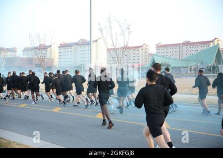 Die 1. Signal Brigade startete am 9. April 2021 einen Brigadelauf, um den 55. Geburtstag von 1TTSB zu feiern. Stockfoto