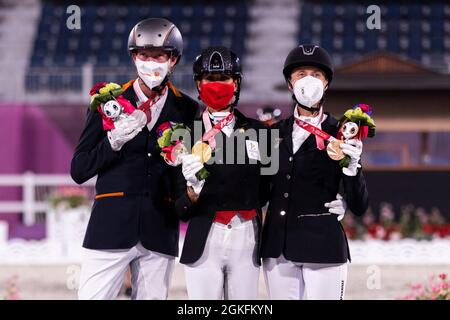 TOKIO (SETAGAYA-KU), JAPAN - AUGUST 30: Siegerehrung, Bronze für MISPELKAMP, Regine (GER) (re.) vom RV Seydlitz-Kamp 1884 (Nordrhein Westfalen), geb. Stockfoto