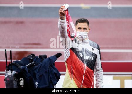 TOKIO (SHINJUKU-KU), JAPAN - SEPTEMBER 04: Siegerehrung: Silber Medaille 200m Sprint für STRENG, Felix (GER) vom Sprintteam Wetzlar (Hessen), gebore Stockfoto