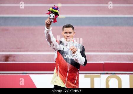 TOKIO (SHINJUKU-KU), JAPAN - SEPTEMBER 04: Siegerehrung: Silber Medaille 200m Sprint für STRENG, Felix (GER) vom Sprintteam Wetzlar (Hessen), gebore Stockfoto