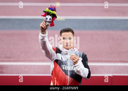 TOKIO (SHINJUKU-KU), JAPAN - SEPTEMBER 04: Siegerehrung: Silber Medaille 200m Sprint für STRENG, Felix (GER) vom Sprintteam Wetzlar (Hessen), gebore Stockfoto