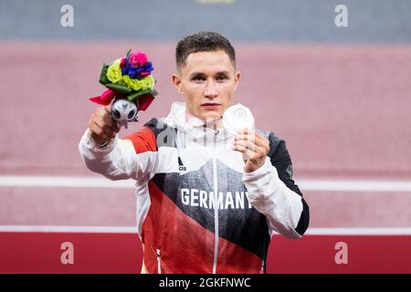 TOKIO (SHINJUKU-KU), JAPAN - SEPTEMBER 04: Siegerehrung: Silber Medaille 200m Sprint für STRENG, Felix (GER) vom Sprintteam Wetzlar (Hessen), gebore Stockfoto