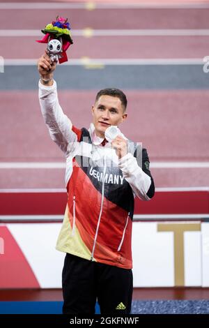 TOKIO (SHINJUKU-KU), JAPAN - SEPTEMBER 04: Siegerehrung: Silber Medaille 200m Sprint für STRENG, Felix (GER) vom Sprintteam Wetzlar (Hessen), gebore Stockfoto