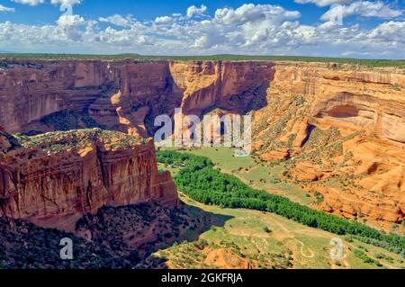 Canyon De Chelly National Monument Arizona vom Südrand aus gesehen. Stockfoto