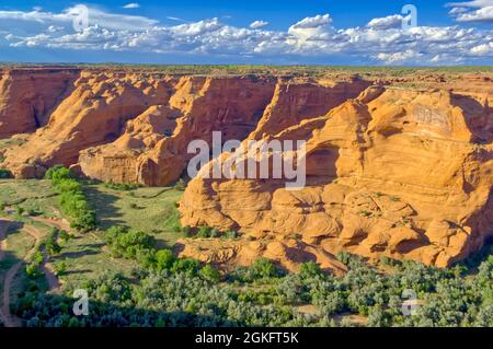 Canyon De Chelly National Monument Arizona vom Südrand aus gesehen. Stockfoto