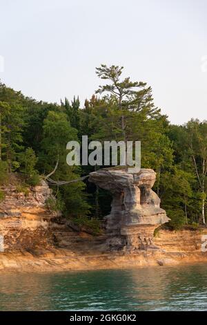 Chapel Rock entlang des Pictured Rocks National Lakeshore Stockfoto