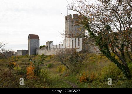 Teil der mittelalterlichen Stadtmauer, Visby ringmur, um die Stadt Visby, Gotland, Schweden Stockfoto