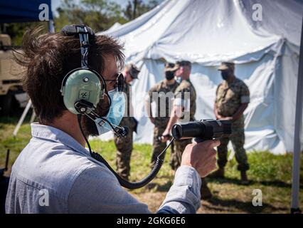 210414-N-GB257-020 Camp LeJeuene, N.C. (14. April 2021) die Advanced Naval Technologies Exercise (ANTX) 2021 bietet den Teilnehmern aus Regierung, Industrie und Wissenschaft eine kollaborative, risikoarme Umgebung, die die einzigartigen Labore und Bereiche des Naval Research and Development Establishments (NR&DE) nutzt, während die Praktizierenden Betreiber und Planer gleichzeitig fortgeschrittene Taktiken untersuchen und die operative Relevanz neuer Technologien bewerten. Stockfoto