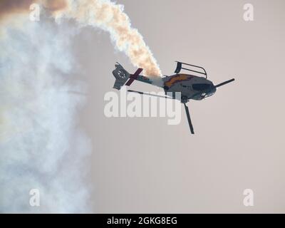 Patrulla Aspa bei der Flugschau Torre del Mar, Malaga, Spanien. Stockfoto