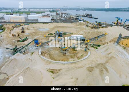 Bau Moderne Lagerung von Industriezonen-Öltanks im Petroleum-Terminal Stockfoto