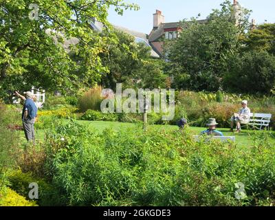 Gärten im Südwesten Schottlands: Broughton House, das Zuhause des schottischen Künstlers E.A. Hornel, wo Japan seine Gartengestaltung und Gemälde beeinflusste Stockfoto